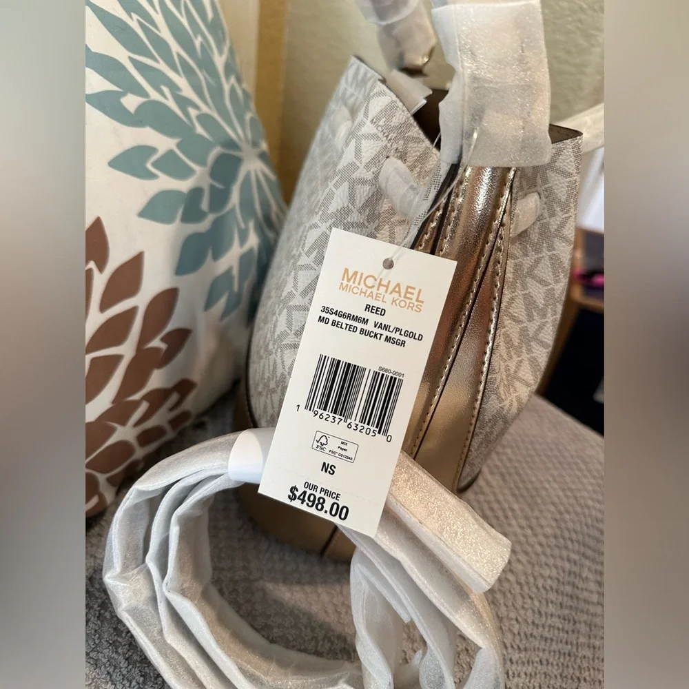 Michael Kors- REED 35S4G6RM6M VANL/PLGOLD MD BELTED BUCKT MSGR - NWT - Picture 6 of 16